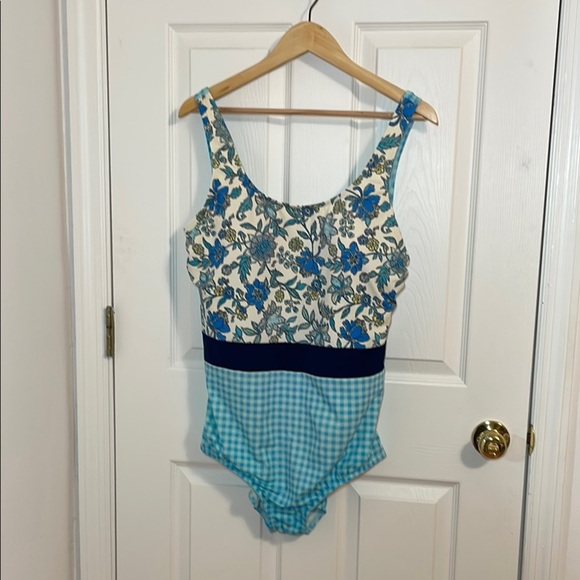 Lands' End Womens Scoop Neck Soft Cup Tugless Tank Swimsuit, 18 - Picture 2 of 6